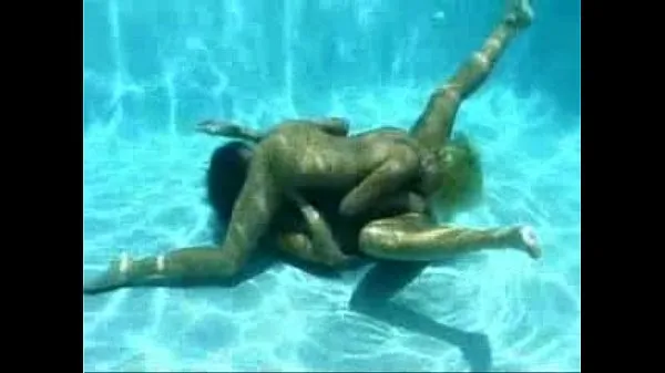 Uusi Exposure - Lesbian underwater sex tuore putki