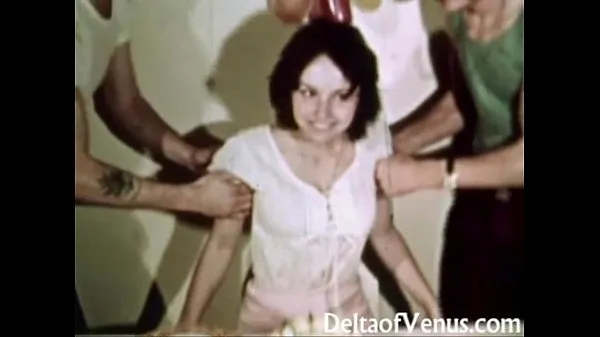 Nová Vintage Erotica 1970s - Hairy Pussy Girl Has Sex - Happy Fuckday čerstvá trubica