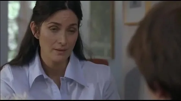 Carrie Anne Moss is fucked by guy who got tempted by her boobs أنبوب جديد جديد