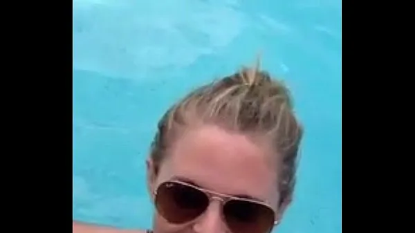 Blowjob In Public Pool By Blonde, Recorded On Mobile Phone Ống mới