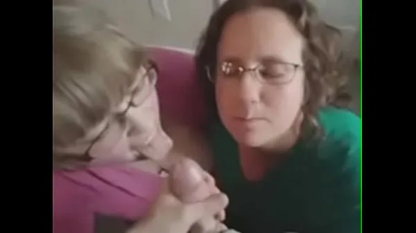 새로운 Two amateur blowjob chicks receive cum on their face and glasses 신선한 튜브