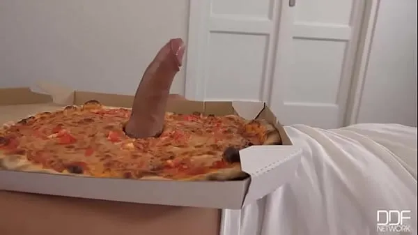 Delicious Pizza Topping - Delivery Girl Wants Cum in Mouth Tiub baharu baharu