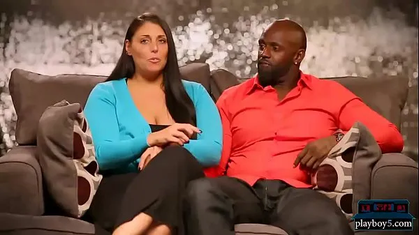 새로운 Interracial amateur couple wants to try a threesome 신선한 튜브