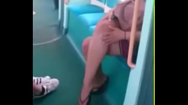 Nová Candid Feet in Flip Flops Legs Face on Train Free Porn b8 čerstvá trubica
