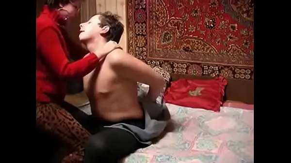 Nyt Russian mature and boy having some fun alone frisk rør