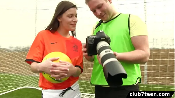 Teen female footballer fucks photographer أنبوب جديد جديد