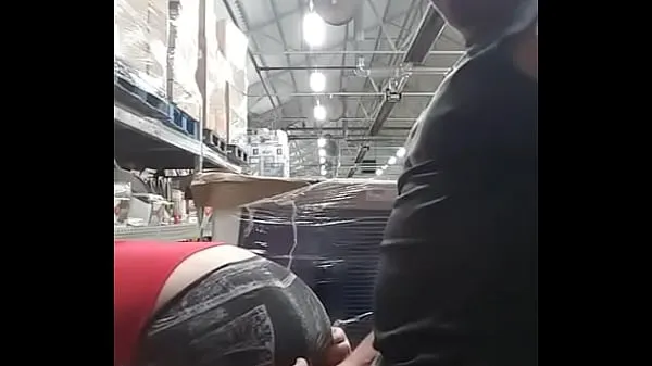 Νέος Quickie with a co-worker in the warehouse φρέσκος σωλήνας