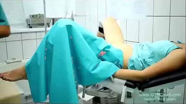 Nytt beautiful girl on a gynecological chair (33 färskt rör