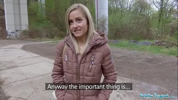 Nová Public Agent Blonde runs from Police after fucking outdoors čerstvá trubice