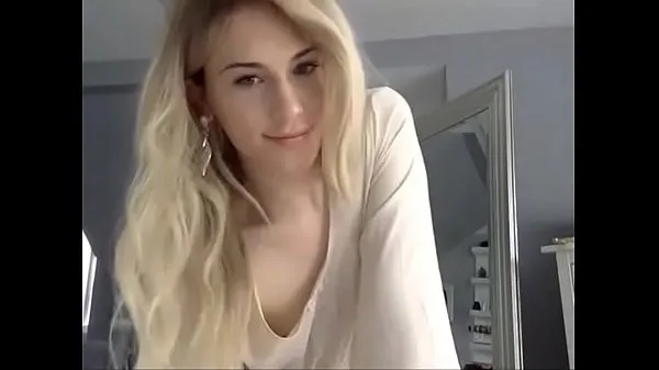Νέος Cute Blonde TGirl Handles A Butt Plug Toy, live on φρέσκος σωλήνας