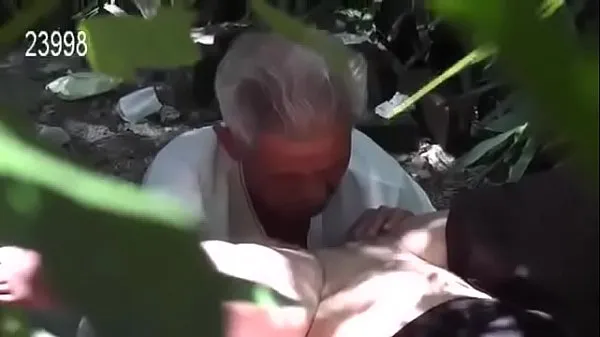 Young Girl Fucked Old Man on Graveyard Ống mới