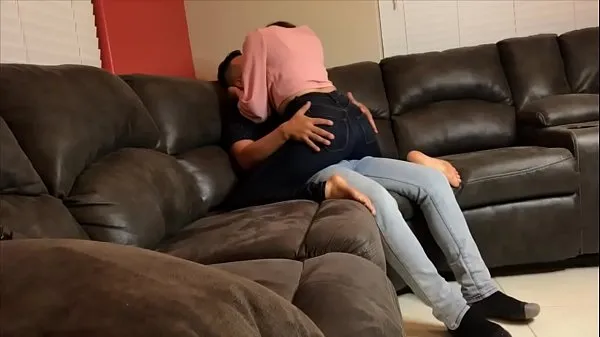 Gorgeous Girl gets fucked by Landlord in Couch - Lexi Aaane أنبوب جديد جديد