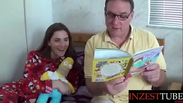 نیا step Daddy Reads Daughter a Bedtime Story تازہ ٹیوب