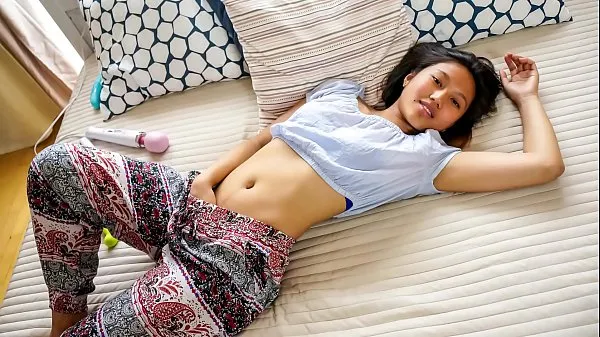 QUEST FOR ORGASM - Asian teen beauty May Thai in for erotic orgasm with vibrators Ống mới