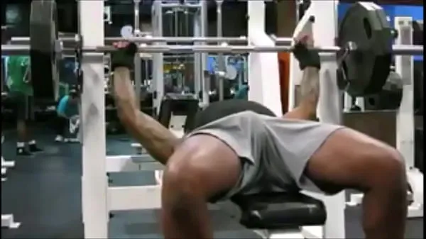 Fitness: men display their during exercise أنبوب جديد جديد