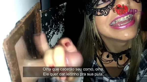 Novo Cristina Almeida invites some unknown fans to participate in Gloryhole 4 in the booth of the cinema cine kratos in the center of são paulo, she curses her husband cuckold a lot while he films her drinking milk tubo novo