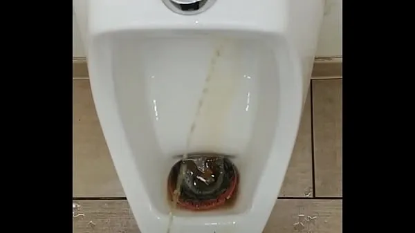 Amatuer guy pissing in public Ống mới