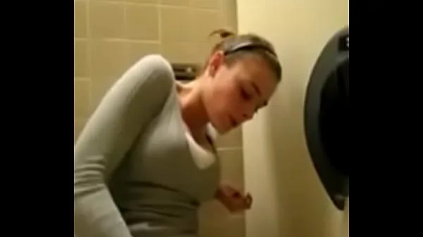 Nová Quickly cum in the toilet čerstvá trubice