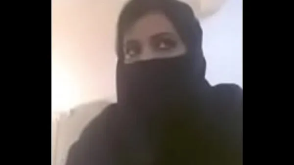 Muslim hot milf expose her boobs in videocall Ống mới