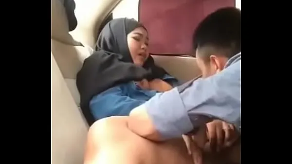 新Hijab girl in car with boyfriend新鲜的管子
