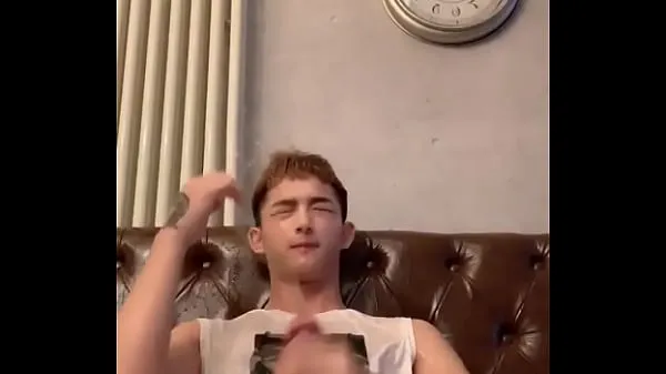 Nova Handsome Asian guy pissing jerkoff sveža cev