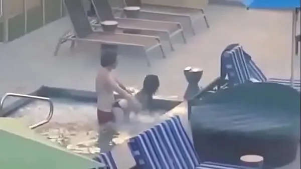 Caught couple fucking in the pool at home أنبوب جديد جديد