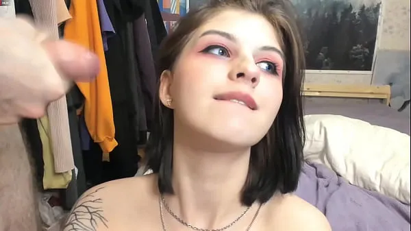 Nová Young girl sucking boyfriend and getting cum in the face čerstvá trubica