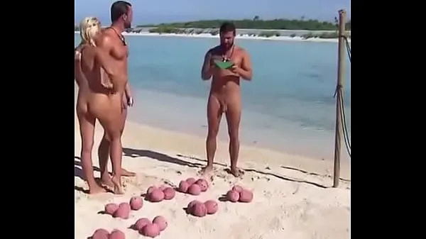 Nová hot man on the beach čerstvá trubice