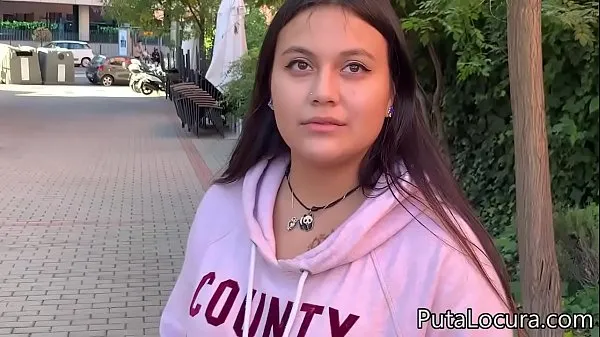 An innocent Latina teen fucks for money Ống mới