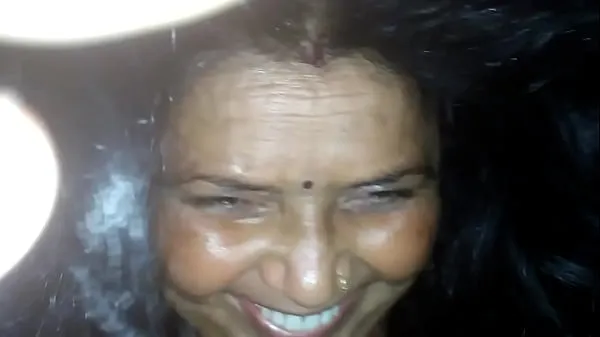 Nowa Indian housewife cheats her husbandświeża tuba