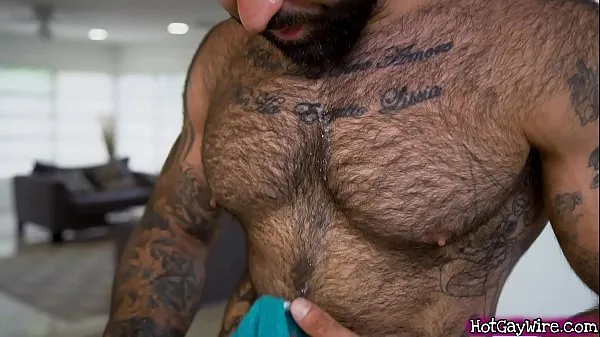 Guy gets aroused by his hairy stepdad - gay porn Tube baru yang baru