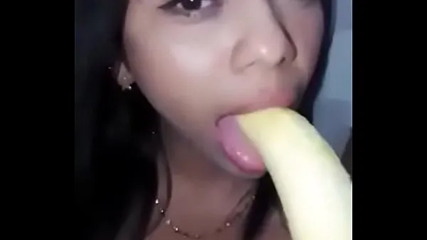 Νέος He masturbates with a banana φρέσκος σωλήνας