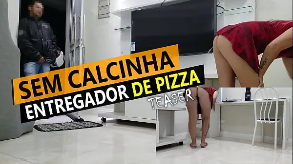 Cristina Almeida receiving pizza delivery in mini skirt and without panties in quarantine أنبوب جديد جديد