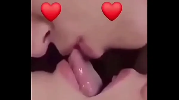 Nieuwe Follow me on Instagram ( ) for more videos. Hot couple kissing hard smooching nieuwe tube