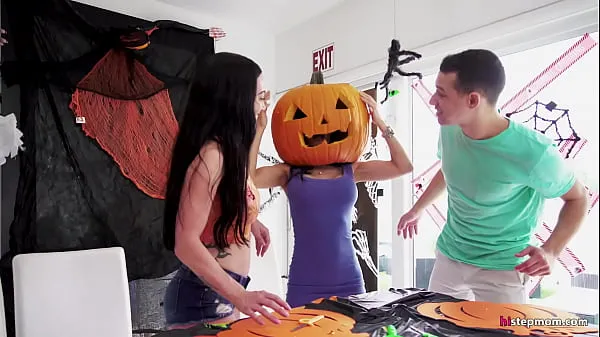 Nyt Stepmom's Head Stucked In Halloween Pumpkin, Stepson Helps With His Big Dick! - Tia Cyrus, Johnny frisk rør