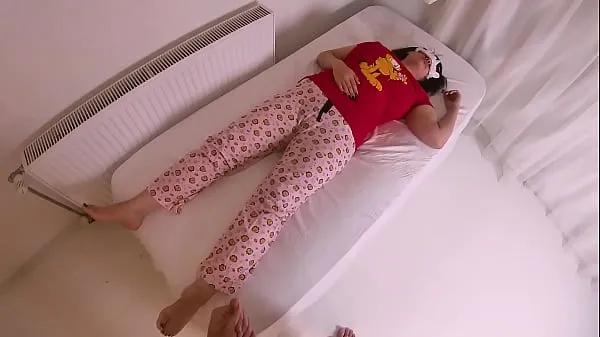 Real Tried to Fuck his while she was Lying in Bed Ống mới