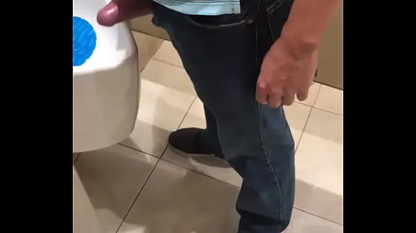 Nytt Lord shows me his cock in the bathrooms färskt rör