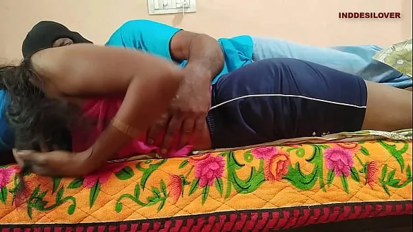 Uusi Wife stimulates husband by making sex video tuore putki
