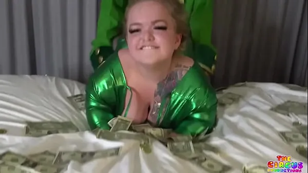 Fucking a Leprechaun on Saint Patrick’s day أنبوب جديد جديد