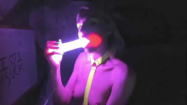 New kelly copperfield deepthroats LED glowing dildo on webcam fresh Tube
