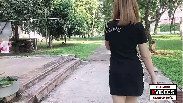 Nová Thai girl showing her pussy outdoors čerstvá trubice