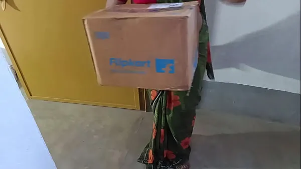 Get fucked from flipkart delivery boy instead of money when my husband not home أنبوب جديد جديد