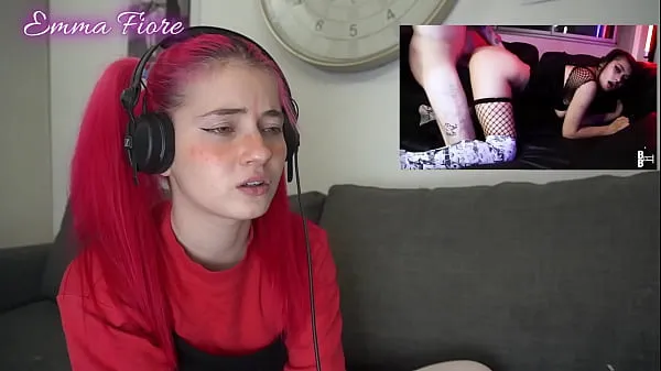 نیا Petite teen reacting to Amateur Porn - Emma Fiore تازہ ٹیوب