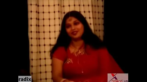Nyt chubby fat indian aunty in red sari frisk rør