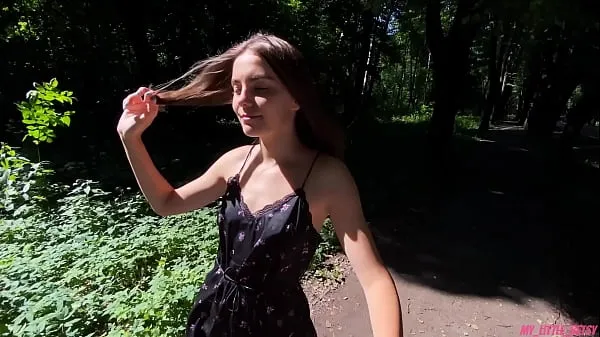 Nowa Walk In The Woods With Lush Ended With Cuming On Her Face And Hairświeża tuba