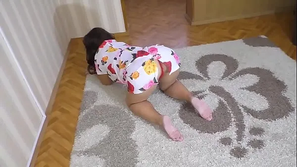新step Mom washed the floor well and for that she got a dick in anal from her son新鲜的管子