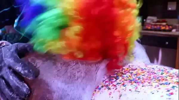 Nová Victoria Cakes Gets Her Fat Ass Made into A Cake By Gibby The Clown čerstvá trubica