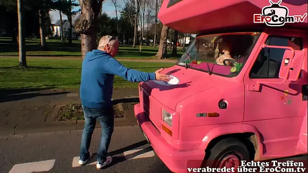 Nuevo El abuelo recoge a una teen alemana en la calle y se la folla en el coche tubo nuevo