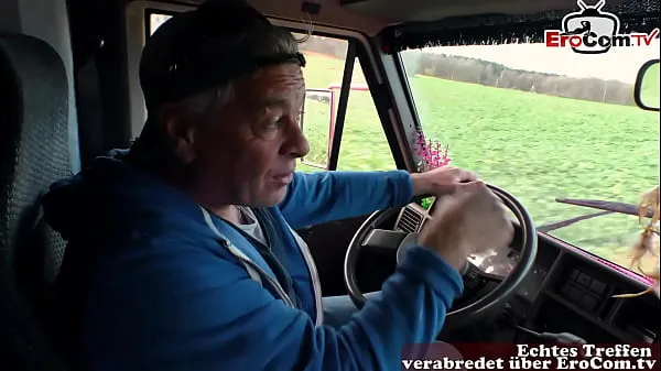 새로운 German teen Hitchhiker pick up and fuck in car with grandpa 신선한 튜브