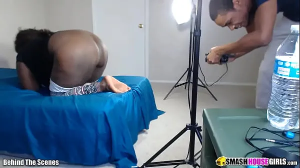 Renee Takes a Call While Filming Porn Ống mới